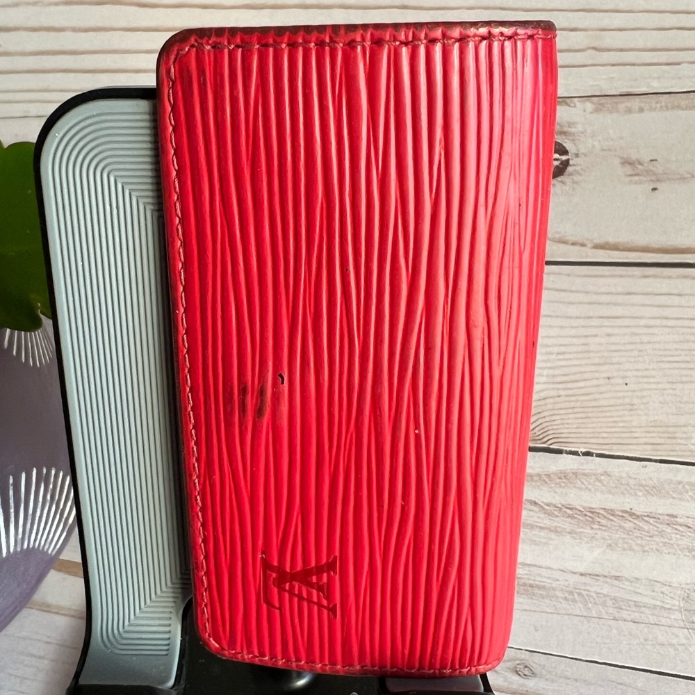 Louis Viutton Red Epi Key Holder - 6 Keys - Picture 3 of 15